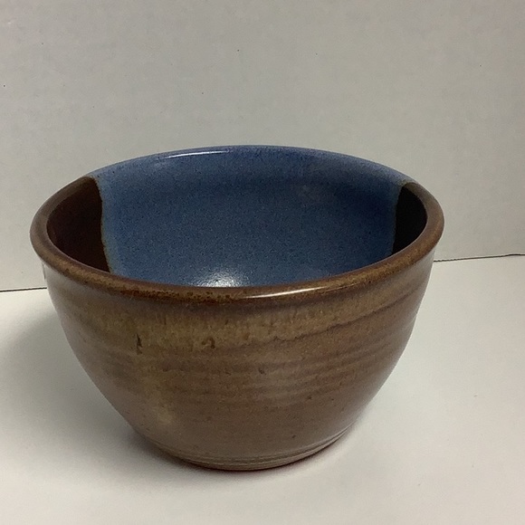 Blue and Brown handcrafted 2014 signed pottery bowl. - Picture 3 of 6